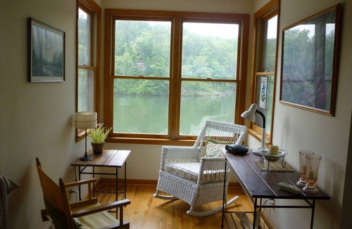 Lynn House | ~A~ Little Bit of Heaven on Lake Lanier - Convenient to TIEC