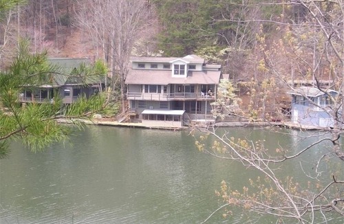 Lynn House | ~A~ Little Bit of Heaven on Lake Lanier - Convenient to TIEC