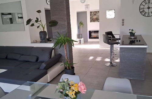 Laudun House | A little corner of paradise