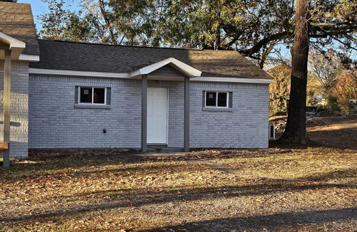 Uniontown House | A Little slice of heaven right off interstate i40 and i540 super quiet