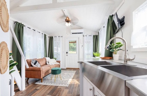 Guntersville Cottage | A Little Wanderlust | Cozy Tiny Home for Explorers | King Bed Pet-Friendly Fire Pit