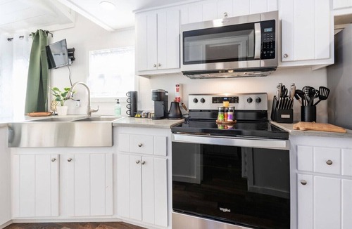 Guntersville Cottage | A Little Wanderlust | Cozy Tiny Home for Explorers | King Bed Pet-Friendly Fire Pit