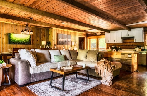 Gatlinburg Cabin | A+ Location! 3100SF! Log Cabin! View! ADAKingSuites! Game Room! Theater!Hot Tub!