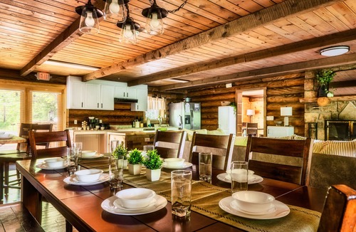 Gatlinburg Cabin | A+ Location! 3100SF! Log Cabin! View! ADAKingSuites! Game Room! Theater!Hot Tub!