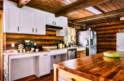 Gatlinburg Cabin | A+ Location! 3100SF! Log Cabin! View! ADAKingSuites! Game Room! Theater!Hot Tub!