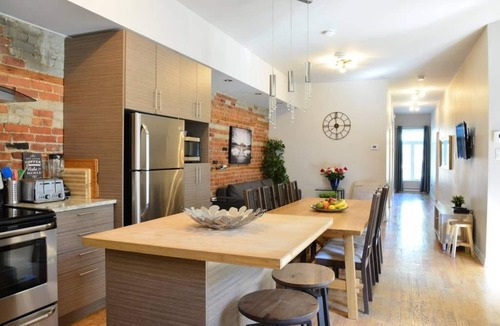 Plateau Mont Royal Apartment | A+ location! Large Terrace - Fast WiFi - 4 bedrooms + 3 full bathrooms - parking