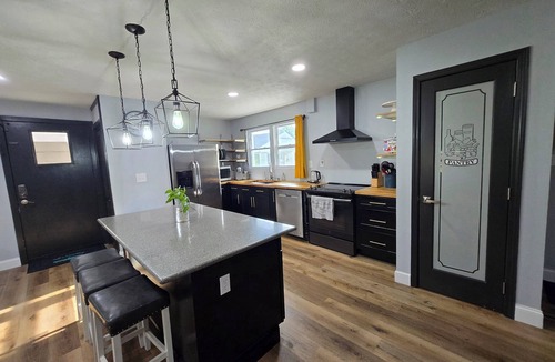 Oak Ridge House | A+ location: UT, Melton Hill Parks, ORNL, shops