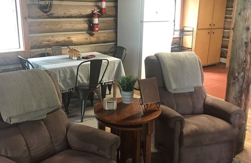 Mazama Cabin | A Log Cabin in the Woods