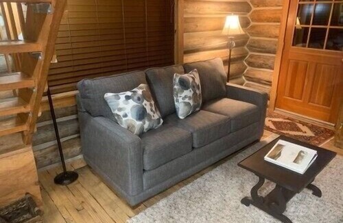 Mazama Cabin | A Log Cabin in the Woods