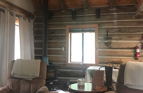 Mazama Cabin | A Log Cabin in the Woods