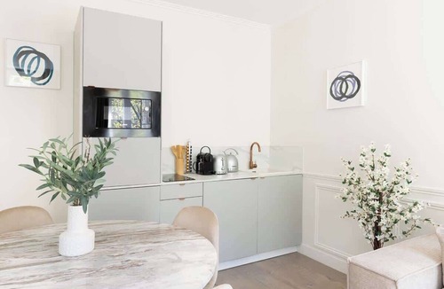 Epinettes Apartment | A Lovely 1-BR with Services in Batignolles