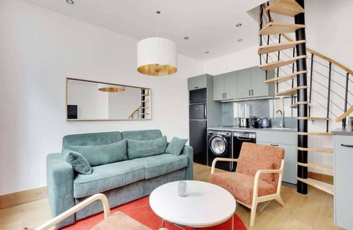 Quartier des Grandes-Carrieres Apartment | A Lovely Duplex in Montmartre
