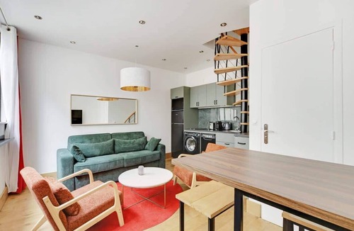 Quartier des Grandes-Carrieres Apartment | A Lovely Duplex in Montmartre