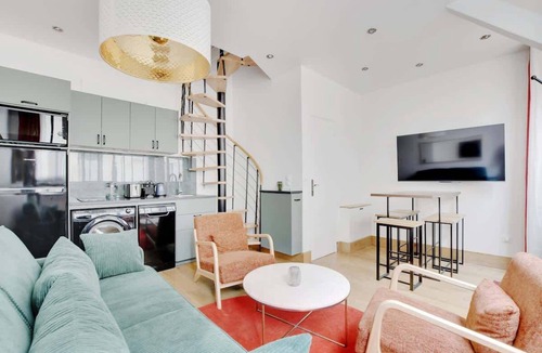 Quartier des Grandes-Carrieres Apartment | A Lovely Duplex in Montmartre