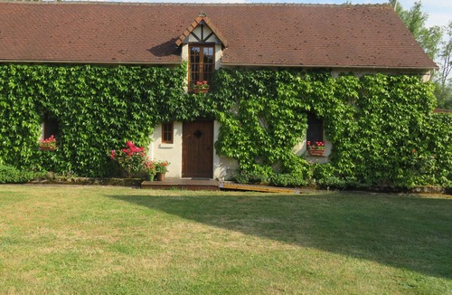 Abilly House | A lovely gite, well equipped, with private terraces and a shared heated pool