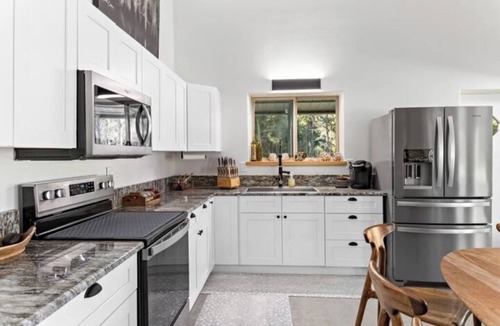 Hillister House | A Lucky Piece Retreat & Hunting Lodgen