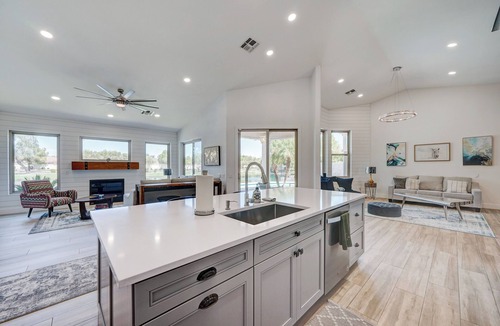 Chandler House | A Luxurious Waterfront Home awaits you!