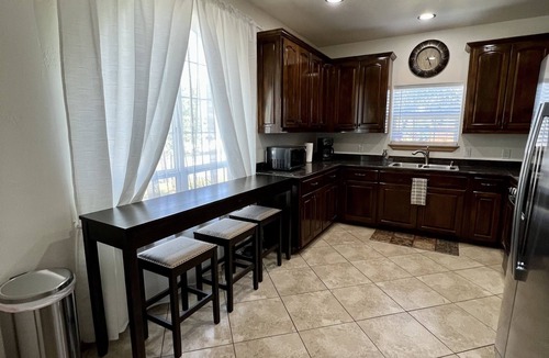 Harlandale House | A luxury, 3-bedroom home mins away from the San Jose Missions