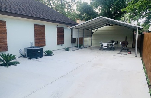 Harlandale House | A luxury, 3-bedroom home mins away from the San Jose Missions