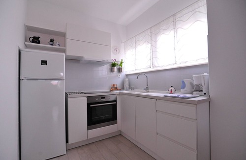 Cove Tri Zala (Zrnovo) Apartment | A - luxury apt in center, just 5min from beach