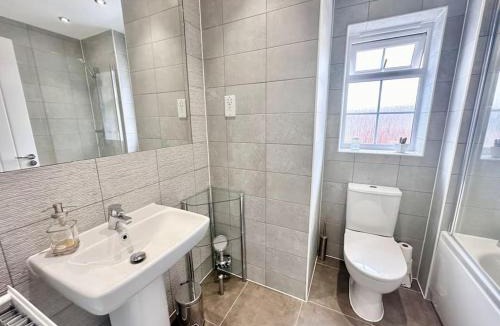 Coed-Y-Paen House | A luxury detached 4 bed home