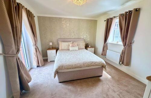 Coed-Y-Paen House | A luxury detached 4 bed home