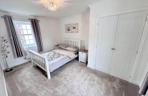 Coed-Y-Paen House | A luxury detached 4 bed home