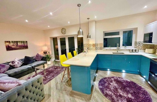 Coed-Y-Paen House | A luxury detached home with wave spa hot tub