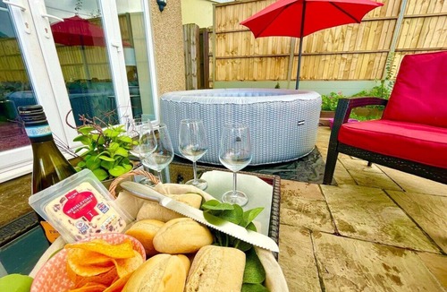 Coed-Y-Paen House | A luxury detached home with wave spa hot tub