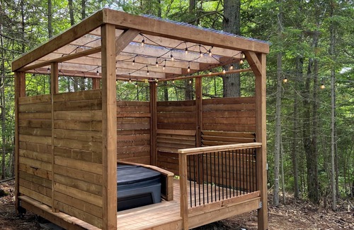 Shannon Apartment | A luxury dome experience w/private hot tub & lake access in rural New Brunswick