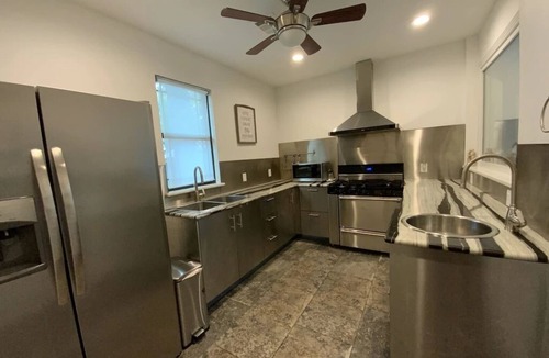 South Central Houston Villa | A luxury guest house with heated swimming pool