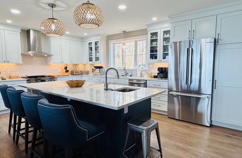 Town of Ledyard House | A Luxury Lakeside Getaway