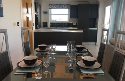 Cowes Apartment | A Luxury Third Floor Waterfront Apartment