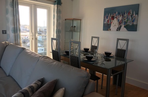 Cowes Apartment | A Luxury Third Floor Waterfront Apartment