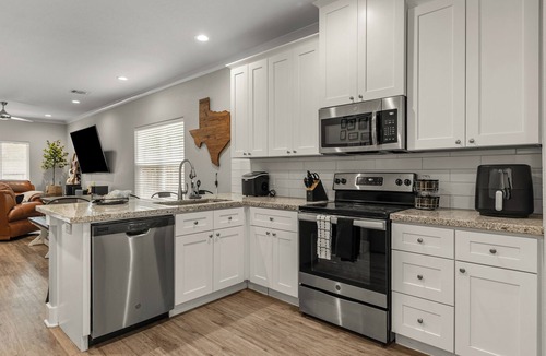 College Station House | A&M Game House with Indoor Slide - Sleeps 12