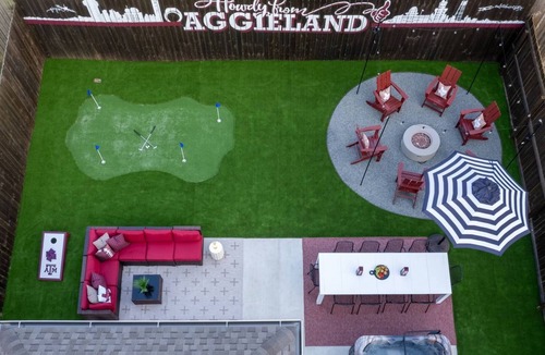 College Station House | A&M LUXURY GAME DAY HOUSE - 1 mile to Kyle Field, Hot Tub, Fire Pit, Golf