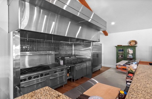 Graham House | A Magical Place, Sleeps 8, Hot tub/Fire Pit,Pool