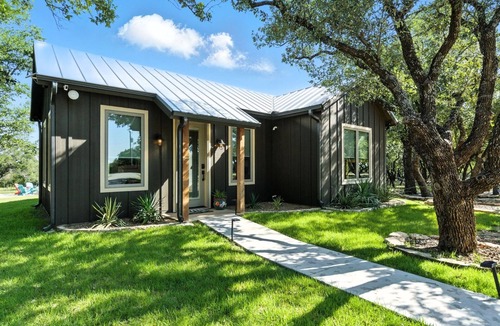 Graham House | A Magical Place, Sleeps 8, Hot tub/Fire Pit,Pool