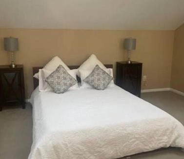 Walnut Creek Apartment | A master suite with own kitchenette and bath