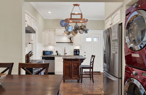 Metropolitan Condo | A Memorable Savannah Escape in Thomas Square