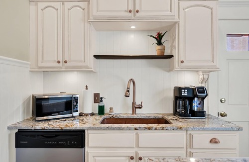 Metropolitan Condo | A Memorable Savannah Escape in Thomas Square