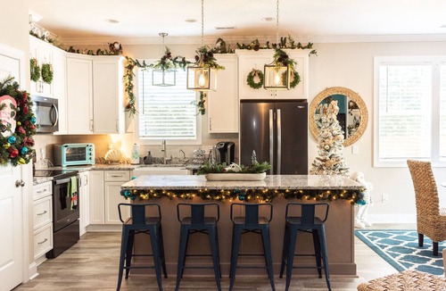 North Carolina Coast House | A Merry Little Beach House Christmas Vibes All Year Long