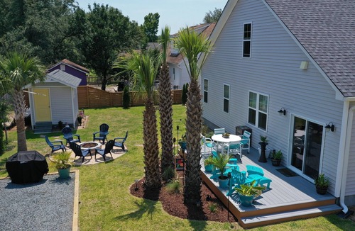 North Carolina Coast House | A Merry Little Beach House Christmas Vibes All Year Long