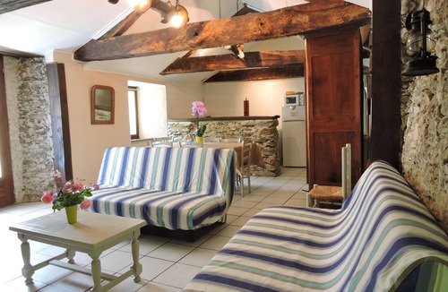 Montredon-Labessonnie Cottage | A miller's house in the quiet countryside for 2 people, pets welcome