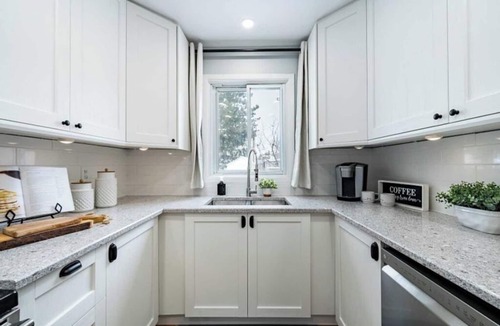 Oshawa House | A minute away from Trent University!