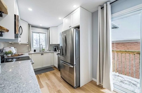 Oshawa House | A minute away from Trent University!