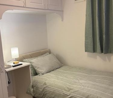 Tooting House | A minute walk from Tooting Bec station