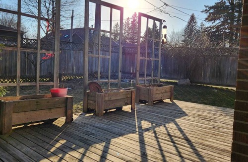 Orangeville House | A Modern 3 Bedroom Home with Free Parking & Wifi