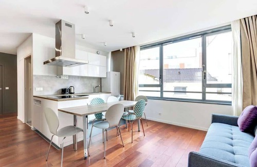 Quartier de la Chapelle Apartment | A Modern 3-BR/2BA with Parking at La Chapelle