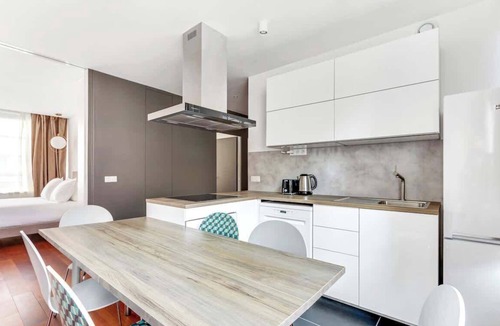 Quartier de la Chapelle Apartment | A Modern 3-BR/2BA with Parking at La Chapelle